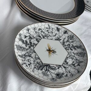 Williams Sonoma Black and White Bee Dinner Plate set